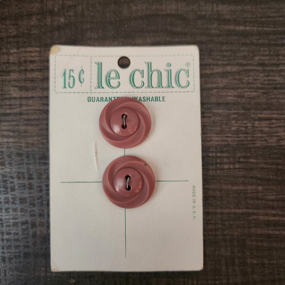 Vintage Le Chic Mauve Pink Swirl Sewing Buttons Card 2pc 15c